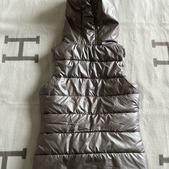 Zella Puffer Vest 7/8 In Excellent Condition As New Worn 2x - Picture 3 of 8